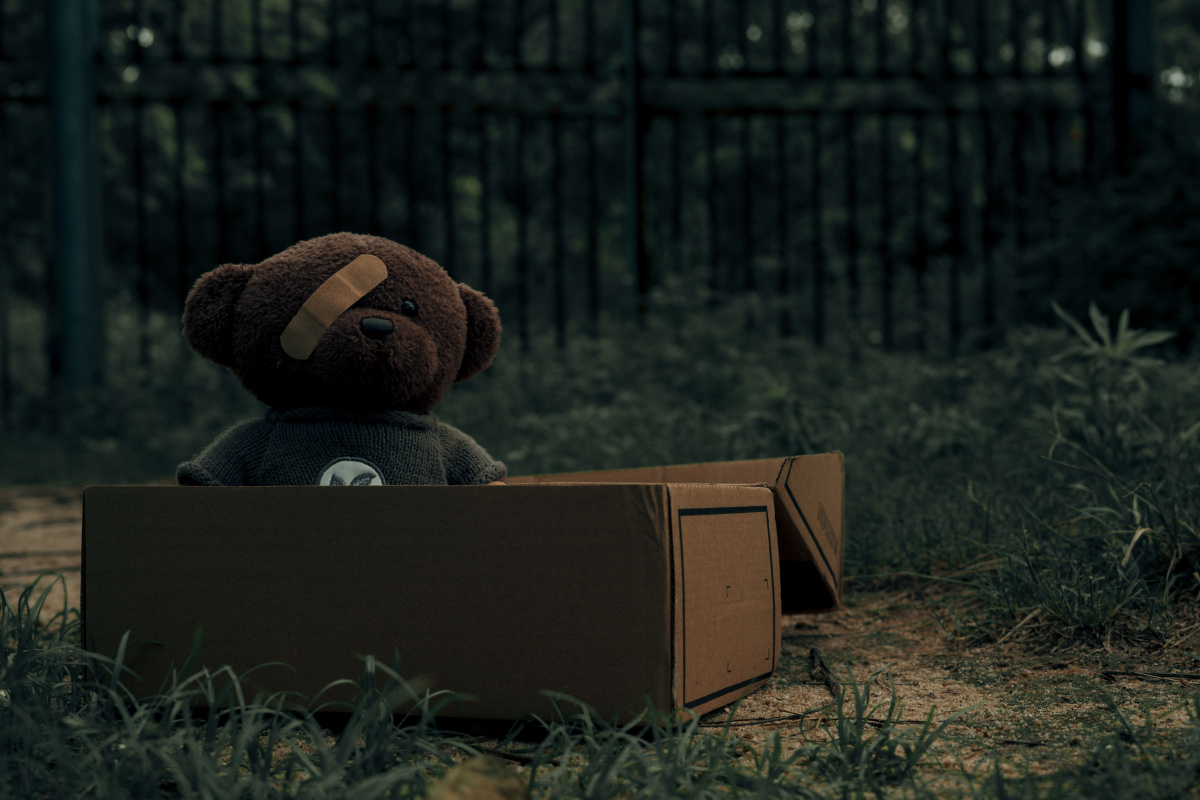 暗黑系绷带小熊来玩捉迷藏吗