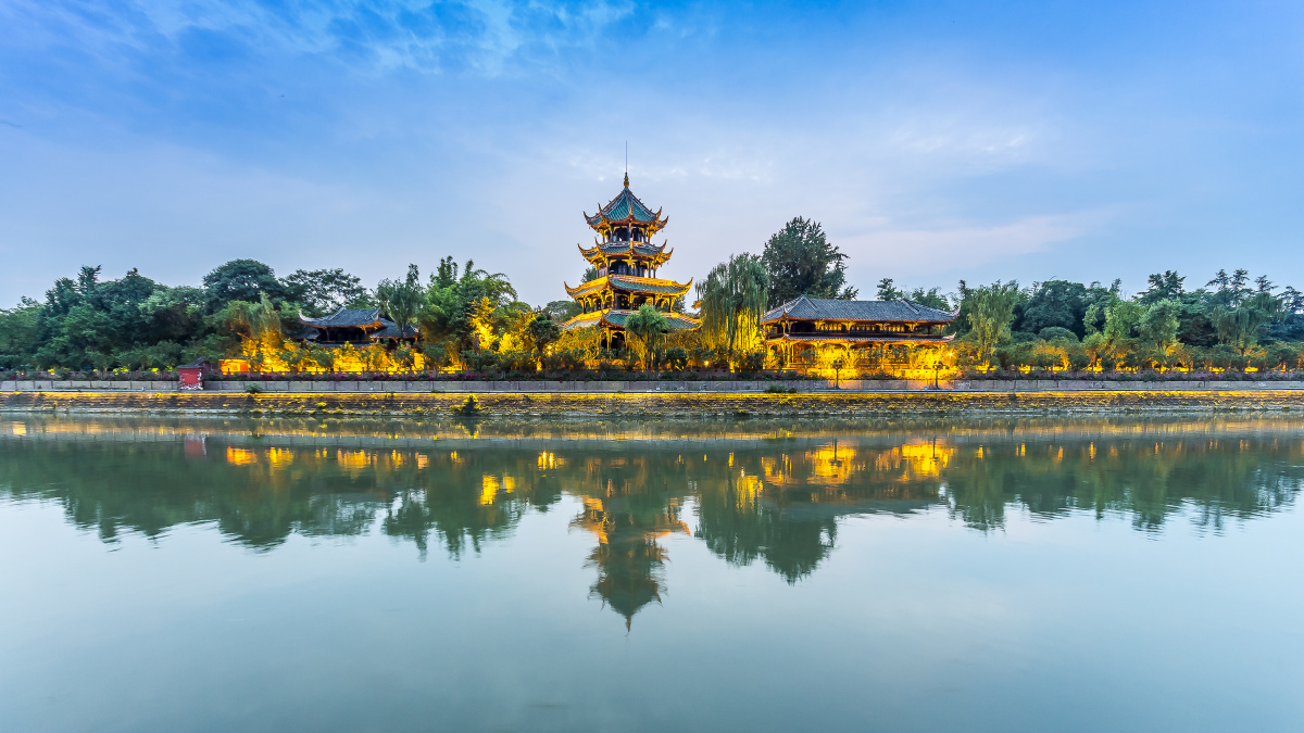 对面就是望江楼