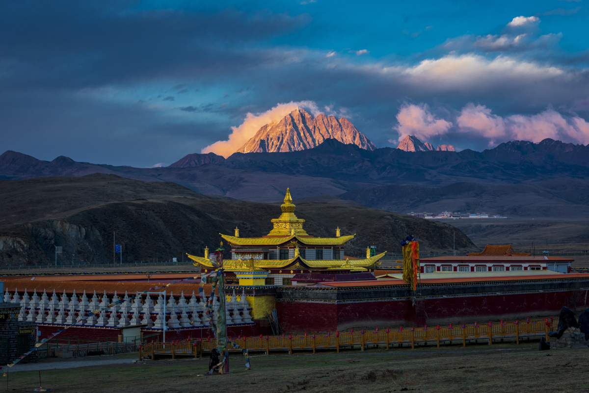 20210424拍摄于四川甘孜塔公镇