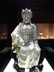 景德镇窑青白釉水月观音菩萨像，元代，北京西城出土，北京首都博物馆文物展。