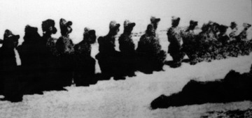 老照片：黑龙江省代理主席马占山的部队在雪地里集结，准备向日军冲锋，馆藏文物，黑龙江省齐齐哈尔市博物馆。
