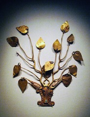 牛头鹿角形金步摇，北朝，1981年内蒙古达尔罕茂明安联合旗出土，中国国家博物馆文物。