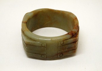 兽面纹琮，新石器时代，龙山文化，国家博物馆中国古代玉器艺术展。。