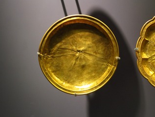 金盘，金代，西城区月坛南街出土，首都博物馆“古都北京”文物展。