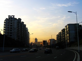 辽宁省鞍山市，市区暮色。
