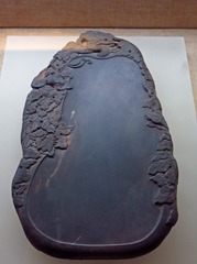 端石雕花瓜形砚，清代同治至光绪年间，广东省博物馆古代文物。