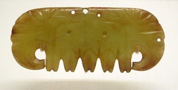神面形佩，新石器时代，红山文化，国家博物馆中国古代玉器艺术展。
