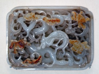 龙穿花饰件，元代，国家博物馆中国古代玉器艺术展。