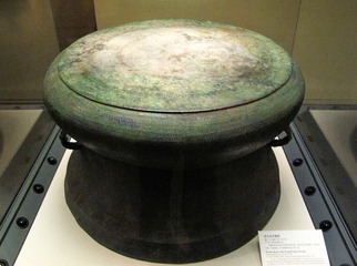 羽人纹青铜鼓，西汉，1972年广西西林普驮出土，中国国家博物馆文物。