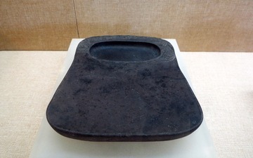 端石龙虎纹砚，清代晚期，广东省博物馆古代文物。