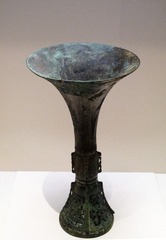 青铜觚，商王武丁时期，1976年河南安阳殷墟妇好墓出土，中国国家博物馆文物展。
