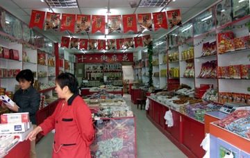 天津鼓楼商业街（东街）：中华老字号桂发祥“十八街”麻花总店