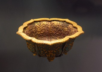 景泰蓝花瓣形五角盆景盆，首都博物馆“古都北京”文物展。