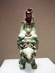 龙泉窑青釉普贤菩萨像，北京昌平区出土，北京首都博物馆文物展。