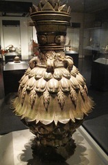 青瓷莲花尊，北齐，1948年河北景县封氏墓群出土，中国国家博物馆文物。