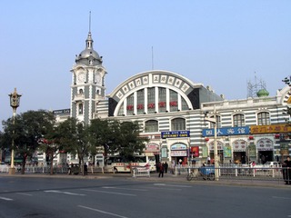 北京：京奉铁路正阳门东车站旧址，位于前门大街东侧。全称为京奉铁路正阳门东车站，始建于1903年（2004年11月）