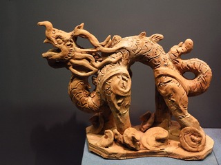 陶龙，海淀区耶律铸夫妇墓出土，北京首都博物馆文物展。