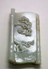 松竹梅纹臂搁，清代，国家博物馆中国古代玉器艺术展。