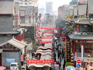 天津鼓楼商业街（东街）繁华的景象（2004年11月）