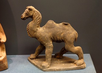陶驼，海淀区耶律铸夫妇墓出土，北京首都博物馆文物展。
