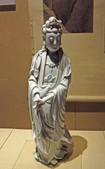 德化窑观音立瓷像，明代，广东省博物馆古代文物。