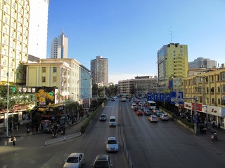 云南省昆明，市区一角，高楼大厦，街景。