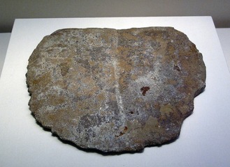 石耜，商，1952年河南新安玉梅水库出土，中国国家博物馆文物展。
