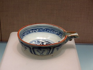 景德镇窑青花束莲纹匜，北京东城出土，北京首都博物馆文物展。