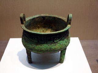 龙纹鼎，西周（前1046-前771年）山西省翼城大河口6065号墓地出土，首都博物馆文物展。