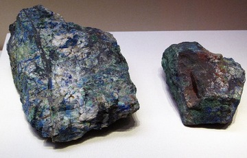 孔雀石（标本），孔雀石是商代工匠用以炼铜的矿石，中国国家博物馆文物展。