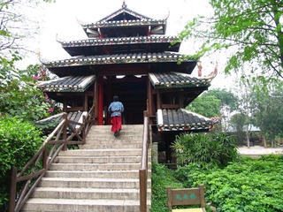 深圳市旅游区中国民俗文化村：侗族山寨的风雨桥