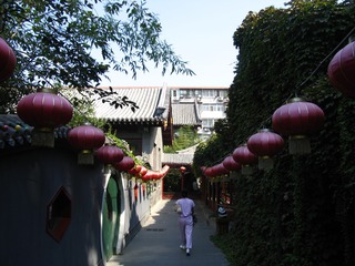 北京竹园风景，中国古典式建筑及优美的庭院式风格，彩灯垂檐、翠竹摇风。