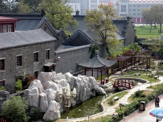 天津鼓楼商业街（北街）古典式建筑和庭院，整个商业街全部为仿清建筑