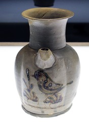 长沙窑青釉褐绿彩鸟纹壶，唐代，1983年湖南省望城出土，中国国家博物馆文物。