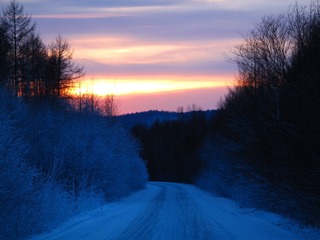 大兴安岭林海雪原，山里雪路，夕阳西下，暮色苍茫。003