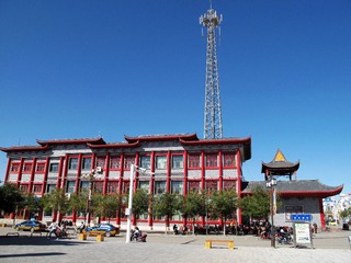 内蒙古阿拉善盟阿拉善右旗，街景，独特风格的建筑。