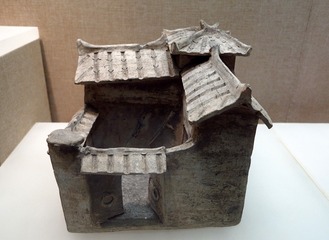 楼阁式陶屋，东汉，南海平洲出土，广东省博物馆古代文物。
