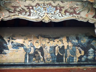 山西省太原晋祠，水镜台房檐上古典装饰画。