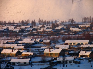 内蒙古呼伦贝尔北部，冬季的村庄雪景，山林人家。 - 