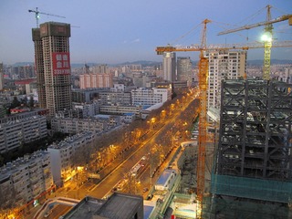 云南省昆明，市区一角，高楼大厦。 (5)