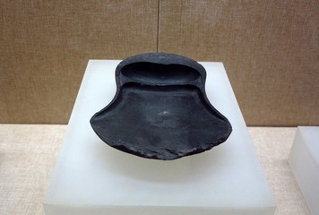 端石风字砚，明代，广东省博物馆古代文物。