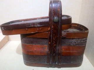 考生考篮（古代考生参加考试的提篮，内装米面、菜蔬等物品），北京孔庙和国子监博物馆文物。