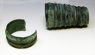 青铜腕饰，汉，1980年吉林榆树老河深出土，中国国家博物馆文物。