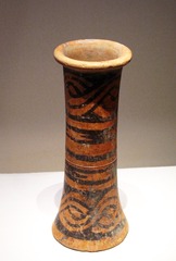 筒形彩陶瓶，大溪文化（约公元前4200年-前3000年），1958年四川巫山大溪出土，中国国家博物馆文物展。