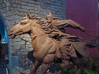 古代驿使雕塑，广东省博物馆古代文物。