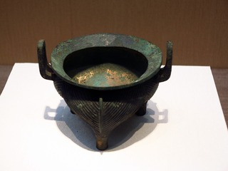斜线纹鬲，炊煮器，西周青铜器，山西翼城县大河口2002号墓出土，首都博物馆文物展。