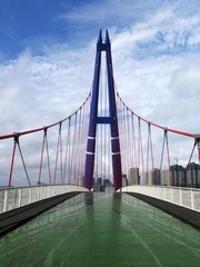 大连市城市风光，星海广场的吊桥。