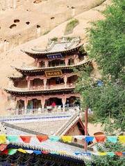 甘肃南裕固族自治县马蹄寺，也叫普光寺，建于东晋十六国时期的北凉，距今已逾1600年，藏传佛教寺院。