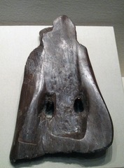 骨耜，河姆渡文化（约公元前5200年-前4200年），1974年浙江余姚河姆渡出土，中国国家博物馆文物展。