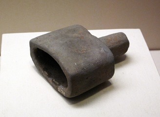 陶钟，客省庄文化（约公元前2500年-前2000年），1955年陕西西安斗门出土，中国国家博物馆文物展。